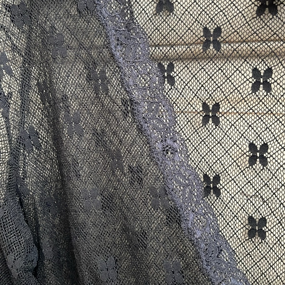Lace Robe - Picture 11 of 11